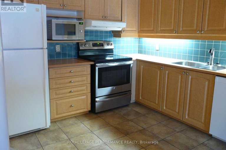 29224356/1172-foxborough-private/beaconwood/ottawa/ontario/K1J1E2_9