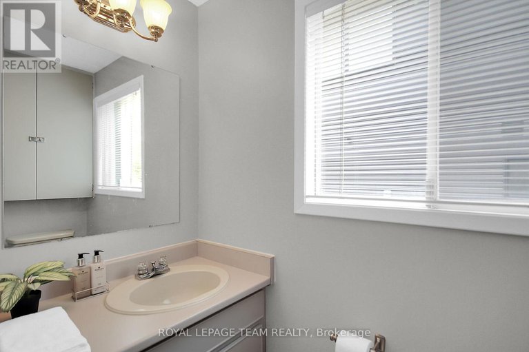 28933677/96-prince-albert-street/overbrookcastle-heights/ottawa/ontario/K1K2A1_14