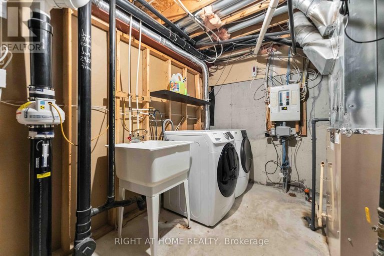 29443377/123-kinross-private/morgans-grantsouth-march/ottawa/ontario/K2K3P9_66