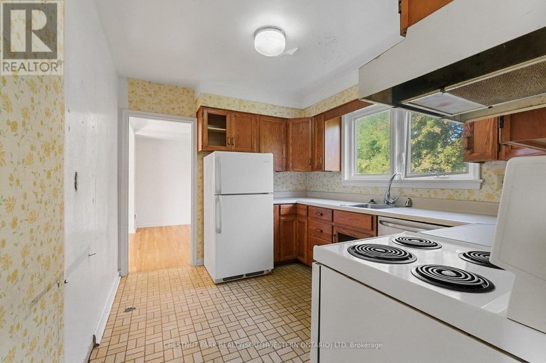 28850275/809-smyth-road-n/elmvale-acres/ottawa/ontario/K1G1P2_13