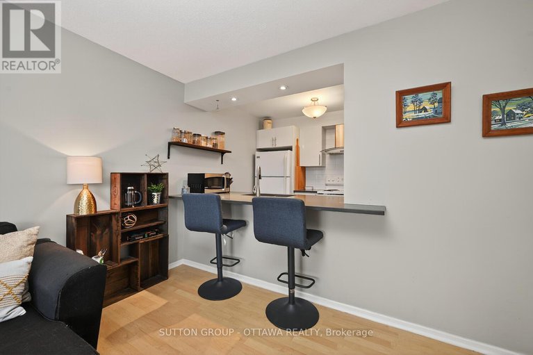 29090182/317-214-viewmount-drive/borden-farmstewart-farmcarleton-heightsparkwood-hills/ottawa/ontario/K2E7X3_8