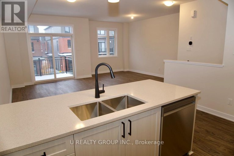 29256596/640-corporal-private/blossom-parkkemp-parkfindlay-creek/ottawa/ontario/K1X0M7_8