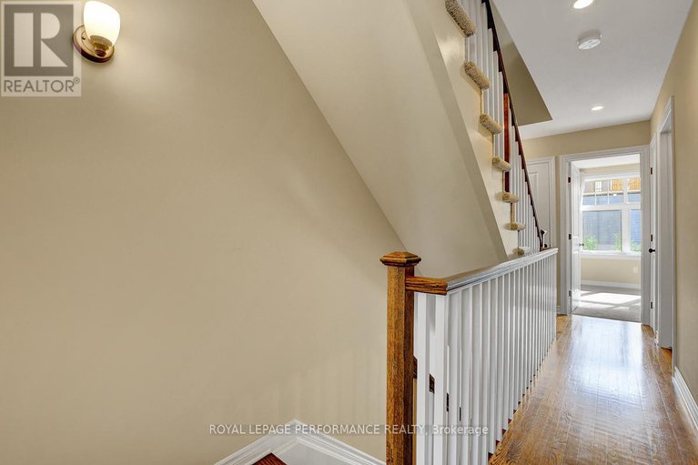29013155/318-iona-street/westborohampton-park/ottawa/ontario/K1Z7B9_12