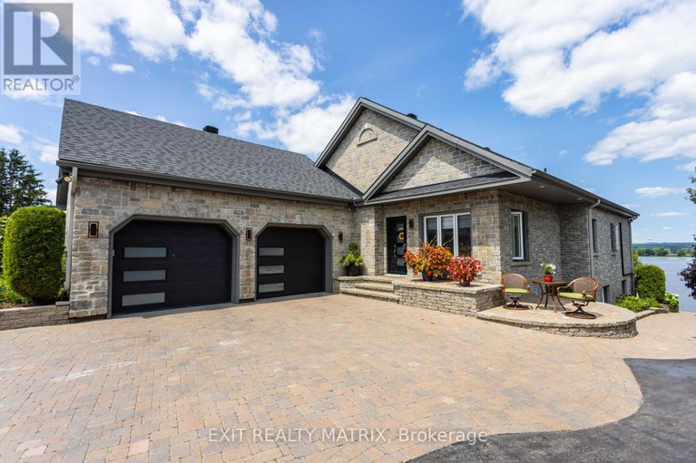 28387105/3835-old-highway-17/clarencerockland-twp/clarence-rockland/ontario/K4K1W2_1