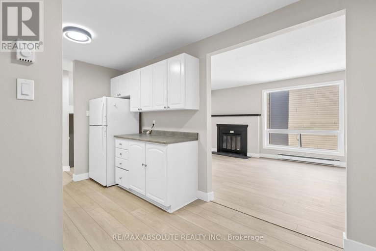 28995310/73b-750-st-andre-drive/hiawatha-parkconvent-glen/ottawa/ontario/K1C4R8_10