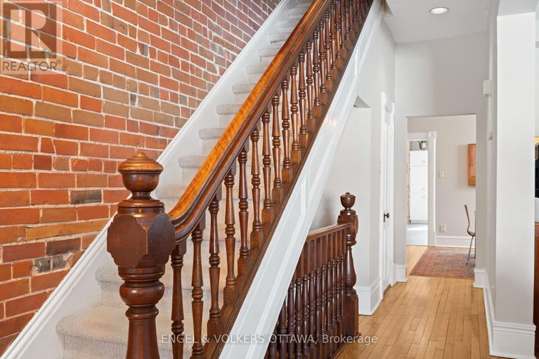 29393365/210-daly-avenue/sandy-hill/ottawa/ontario/K1N6G2_21