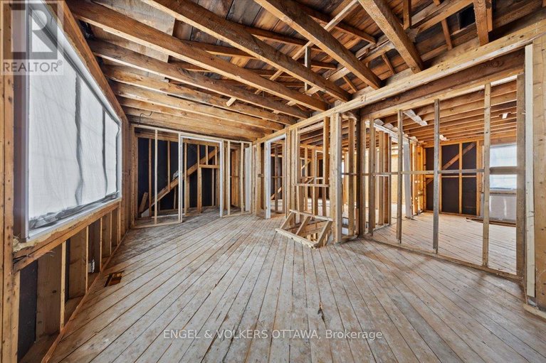 29645243/801-st-jean-street/town-of-rockland/clarence-rockland/ontario/K4K1K3_15