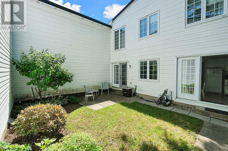 28648160/625-trelawny-private/carleton-square/ottawa/ontario/K2C3M9_23