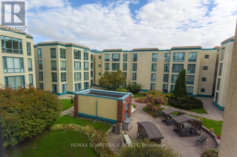 29674967/206-330-centrum-boulevard/bilberry-creekqueenswood-heights/ottawa/ontario/K1E3W2_4