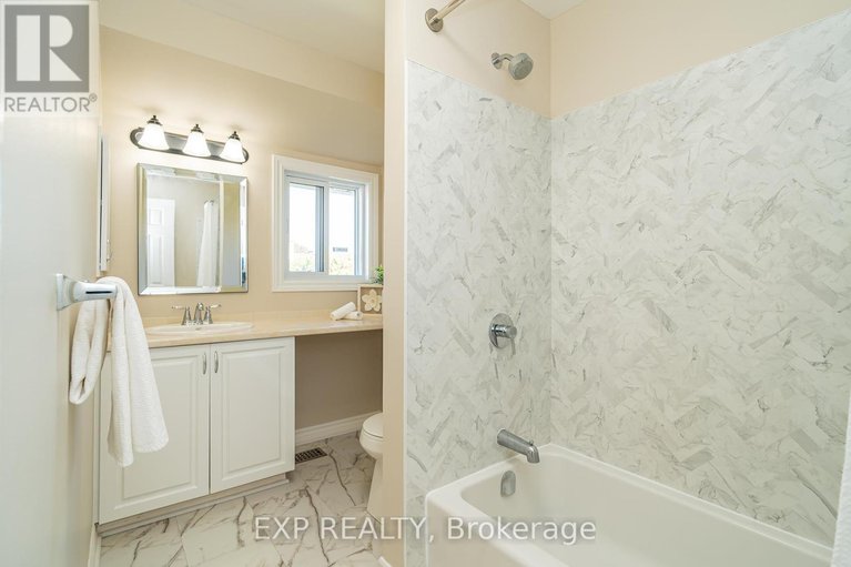 28995969/32-maple-view-crescent/centrepointe/ottawa/ontario/K2G5J6_28