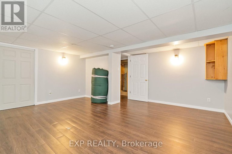28303908/322-galloway-drive/bilberry-creekqueenswood-heights/ottawa/ontario/K1E1W3_29