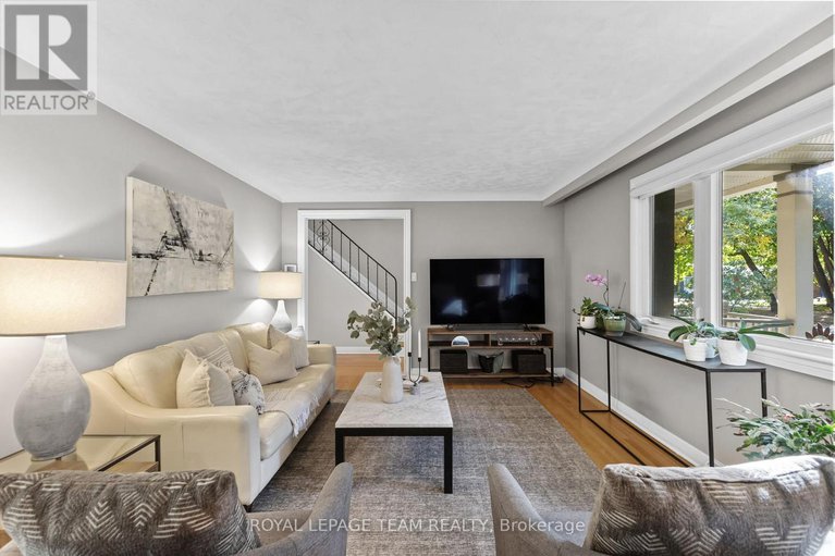 28964943/937-kingsmere-avenue/mckellar-heightsglabar-park/ottawa/ontario/K2A3K2_5