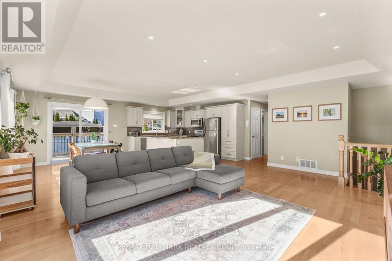 29050098/2605-pierrette-drive/cumberland-estates/ottawa/ontario/K4C1B6_7