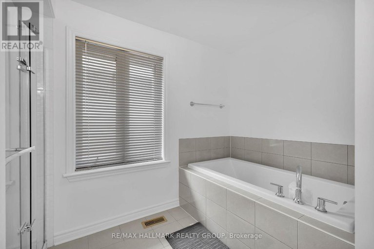 28451825/276-big-dipper-street/riverside-southgloucester-glen/ottawa/ontario/K4M0J6_24