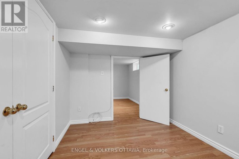28177726/141-crerar-avenue/carlington/ottawa/ontario/K1Z7P4_24