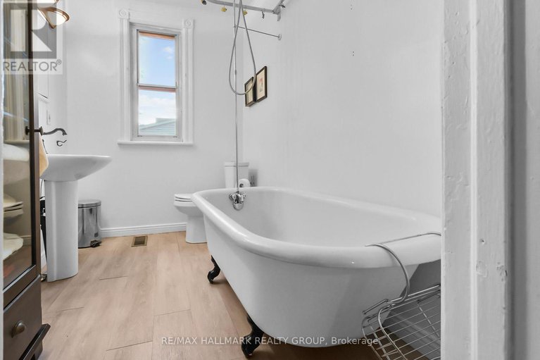 28774423/230-booth-street/west-centre-town/ottawa/ontario/K1R7J6_31