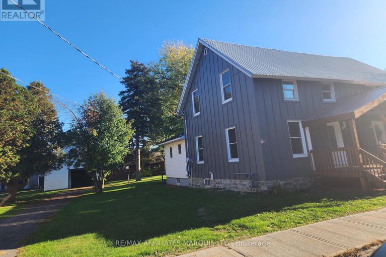 28979025/12-oak-street/lancaster/south-glengarry/ontario/K0C1N0_30