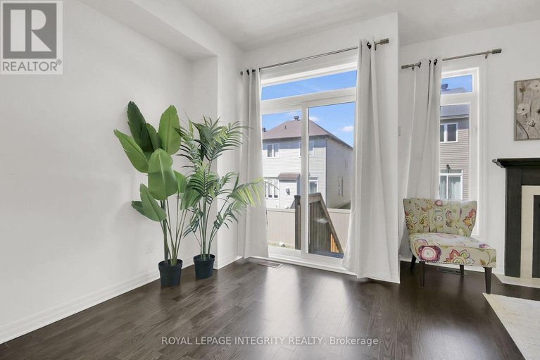 29637937/310-broadridge-crescent/mer-bleuebradley-estatesanderson-park/ottawa/ontario/K1W0H1_11