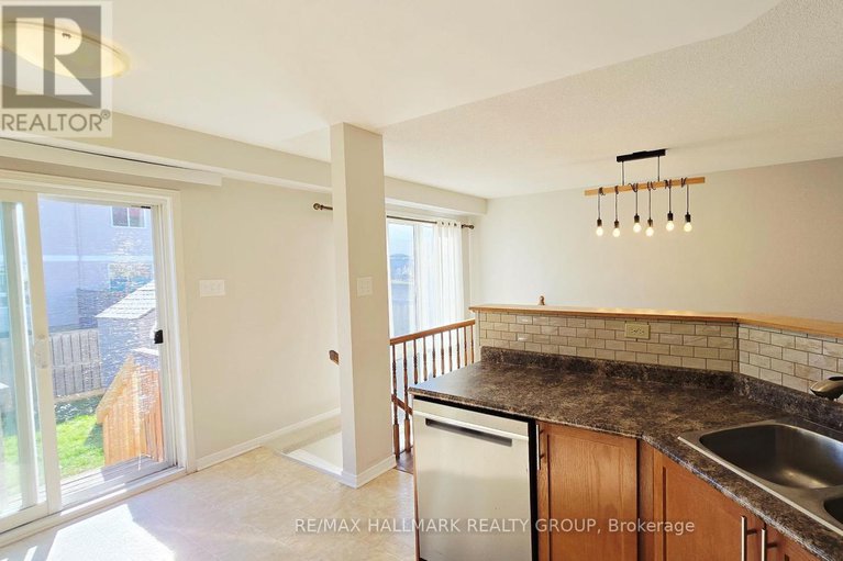 29047464/992-klondike-road/morgans-grantsouth-march/ottawa/ontario/K2K0C3_13