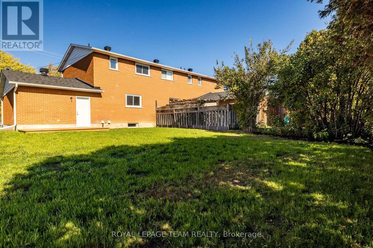 28975666/40-beach-avenue/iroquois/south-dundas/ontario/K0E1K0_38