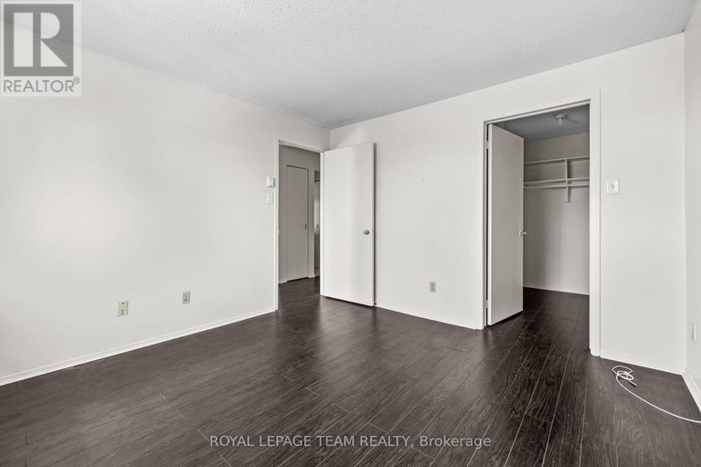 29343904/411-270-brittany-drive/viscount-alexander-park/ottawa/ontario/K1K4M3_14