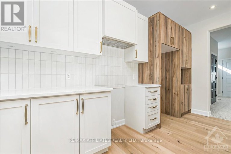 27477145/1035-chablis-crescent/faubourg-ste-marie-hamlet/embrun/ontario/K0A1W0_5