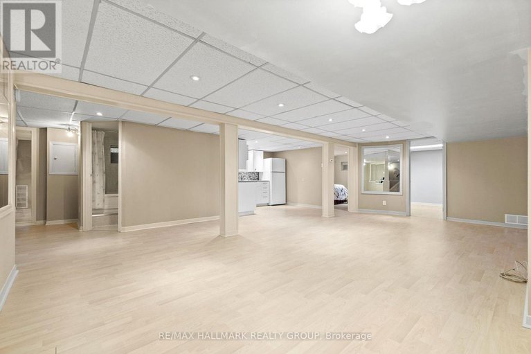 29013157/18-kerry-crescent/city-viewskylinefisher-heightsparkwood-hills/ottawa/ontario/K2E5V6_25