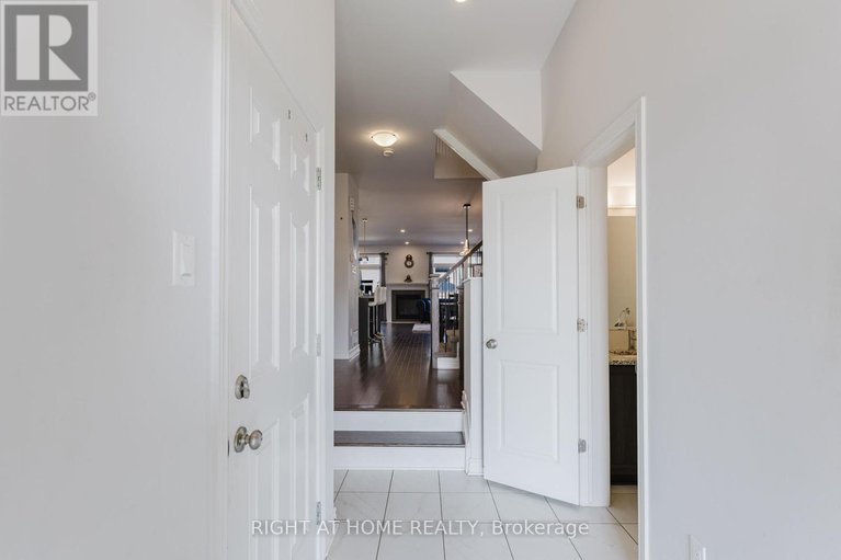 28523248/669-cordelette-circle-e/mer-bleuebradley-estatesanderson-park/ottawa/ontario/K1W0P2_5