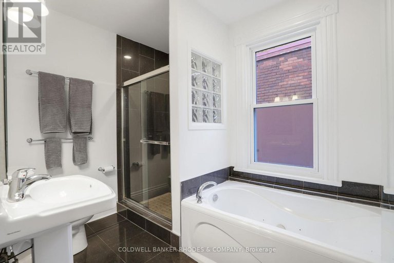 29073528/144-mcleod-street/ottawa-centregolden-triangle/ottawa/ontario/K2P0Z7_24