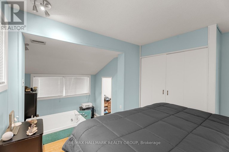 29266979/991-blair-road/cardinal-heights/ottawa/ontario/K1J7M9_22