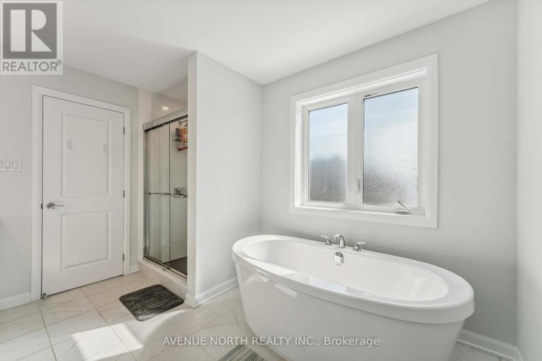 28247633/841-cappamore-drive/half-moon-bay/ottawa/ontario/K2J7C3_17