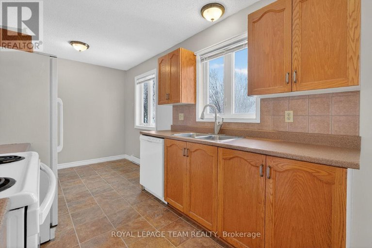 29598336/280-therese-avenue/town-of-rockland/clarence-rockland/ontario/K4K1G9_14