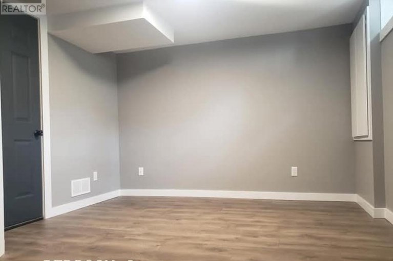 29084025/726-cummings-avenue/castle-heightsrideau-high/ottawa/ontario/K1K2L1_25