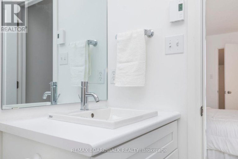 29210288/12-selye-crescent/beaverbrook/ottawa/ontario/K2K1C9_26