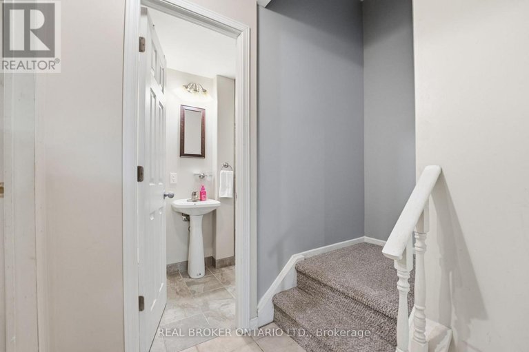 29179274/b-3895-old-richmond-road/arbeatha-park/ottawa/ontario/K2H8T8_18