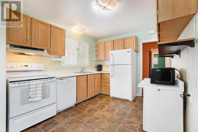 28649416/14-mulvagh-avenue/borden-farmstewart-farmcarleton-heightsparkwood-hills/ottawa/ontario/K2E6M6_13