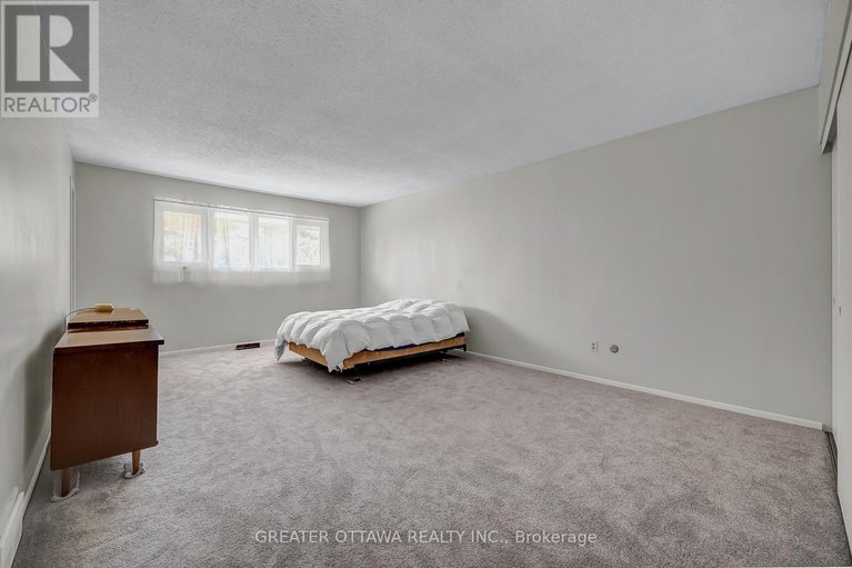 27904178/15-rutherford-crescent-s/beaverbrook/ottawa/ontario/K2K1N1_14