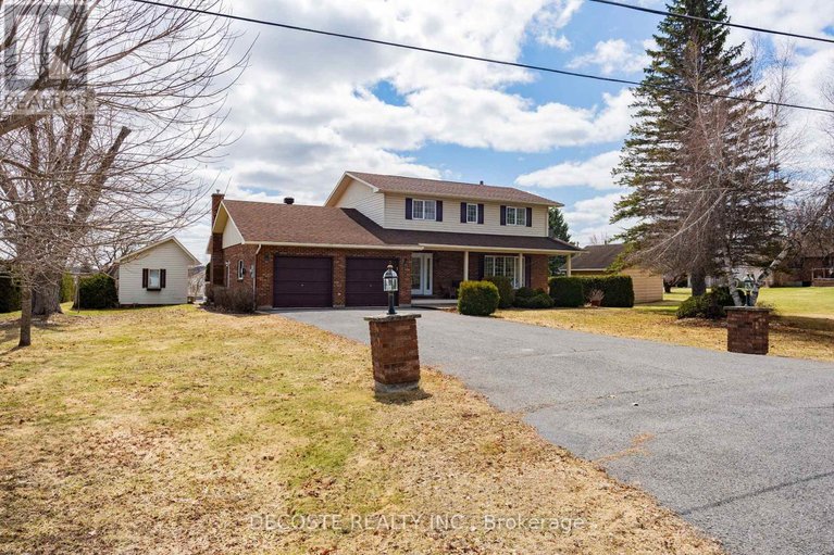 29630815/100-macleod-crescent/alexandria/north-glengarry/ontario/K0C1A0_2