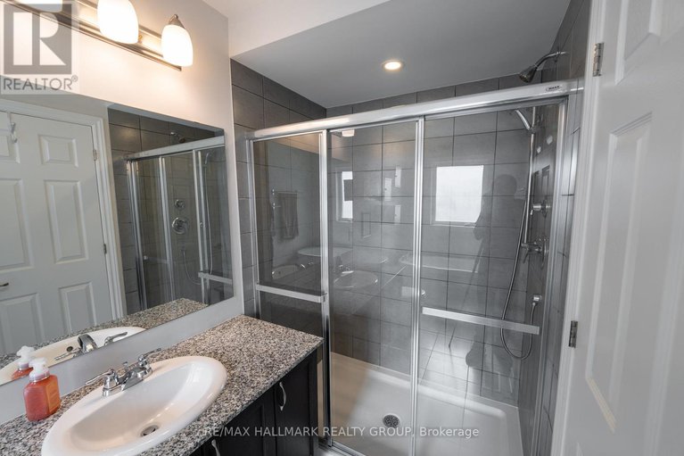 28835804/106-gelderland-private/emerald-meadowstrailwest/ottawa/ontario/K2V0H8_26