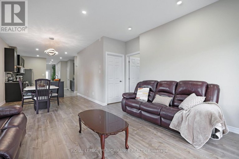 28652205/10-kinetic-way/cedargrovefraserdale/ottawa/ontario/K2J0C9_15