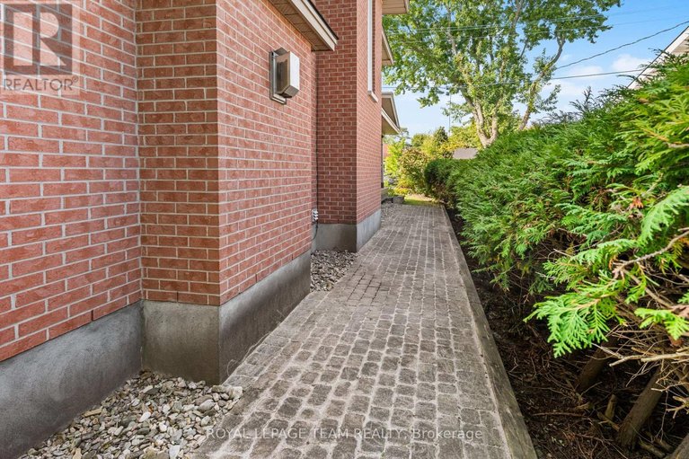 29461995/1601-apeldoorn-avenue/carleton-heights/ottawa/ontario/K2C1V4_43