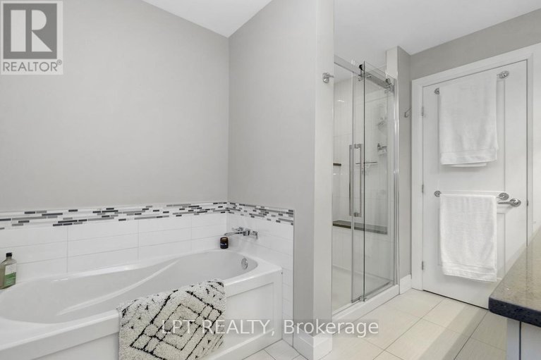 28586260/319-glynn-avenue/overbrookcastle-heights/ottawa/ontario/K1K1R9_26