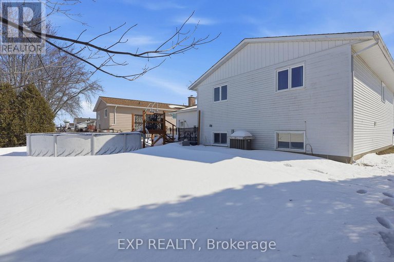 29432608/584-holmes-street/winchester/north-dundas/ontario/K0C2K0_24