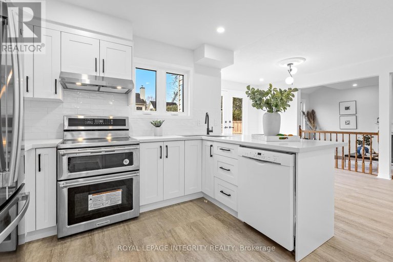 29622536/18-shipley-crescent/stittsville-central/ottawa/ontario/K2S1R2_13