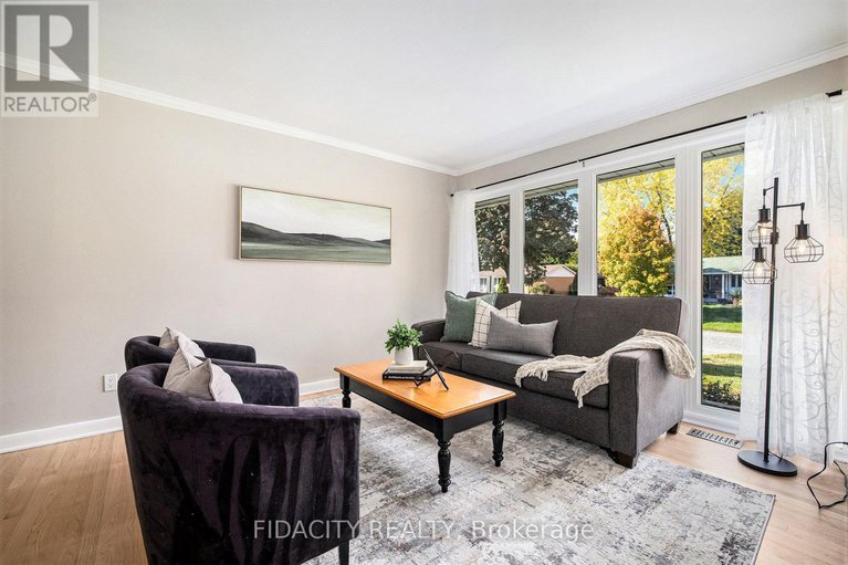 29050100/42-stinson-avenue/lynwood-village/ottawa/ontario/K2H6N4_4