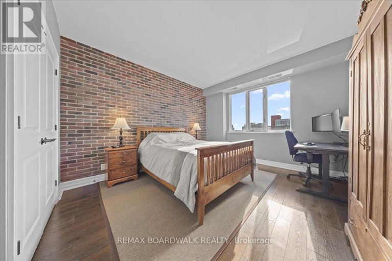 29613822/ph804-320-mcleod-street/ottawa-centre/ottawa/ontario/K2P1A3_20