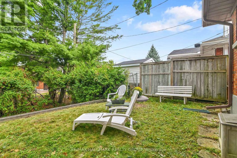 28801055/1256-field-street/bel-air-park/ottawa/ontario/K2C2R2_28