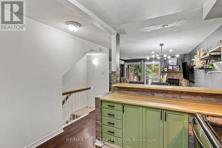 29388557/a-6704-jeanne-darc-boulevard/convent-glen-north/ottawa/ontario/K1C6E9_18