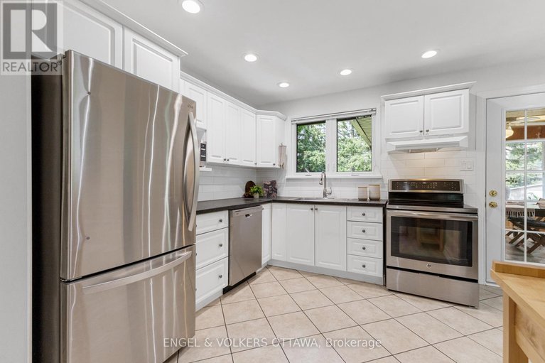28638772/31-assiniboine-drive/borden-farmstewart-farmcarleton-heightsparkwood-hills/ottawa/ontario/K2E5R8_8