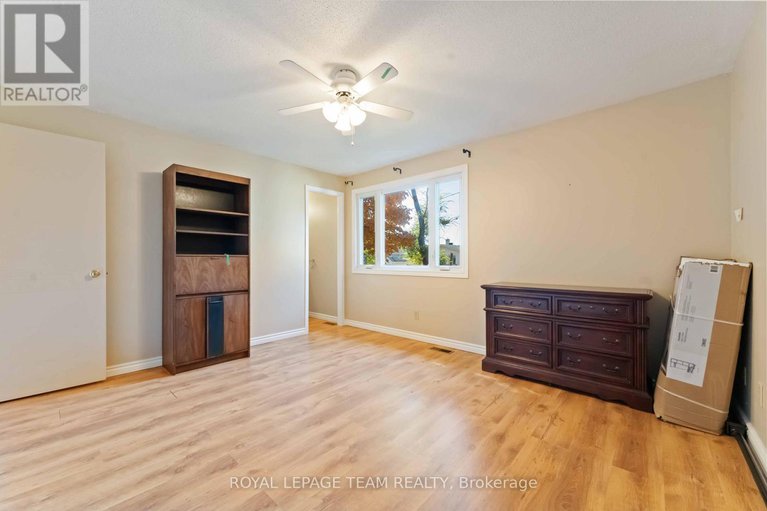 29038836/1094-alenmede-crescent/fairfield-heights/ottawa/ontario/K2B8H3_18